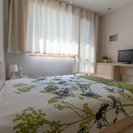 April In Apartamento